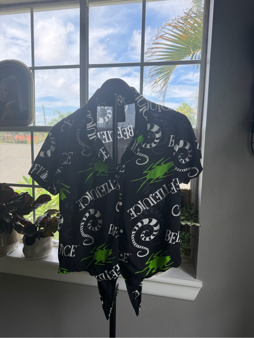 Beetlejuice Black Graphic Tie-Front Button-Up Shirt – Size Medium